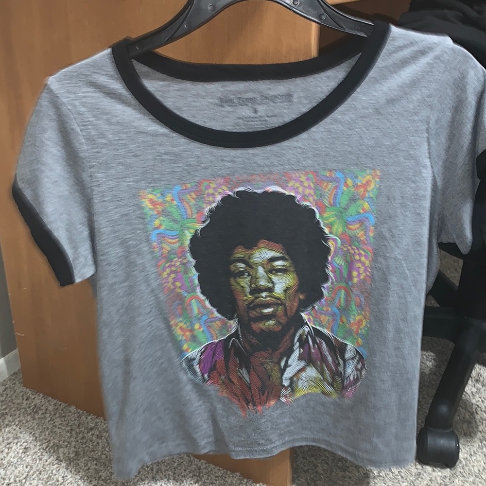 short sleeved crop top, with cool patterns